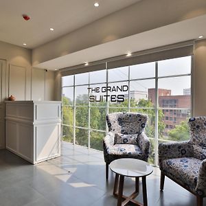 Hotel The Grand Suites